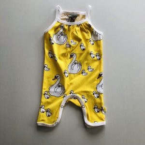 REA Småfolk Shortsdräkt Svanar EKO 56-80 cl