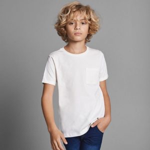 Vit T-Shirt Barn med Bröstficka – Storlek 116-152
